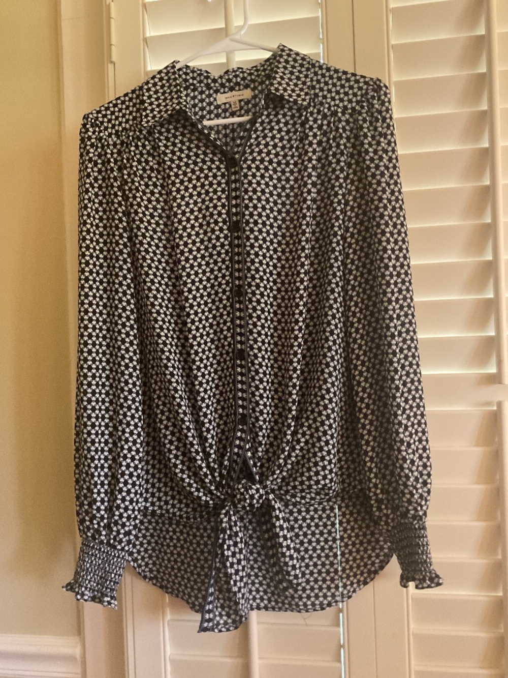 Max Studio Navy/White Pattern Shirt  Size: Medium